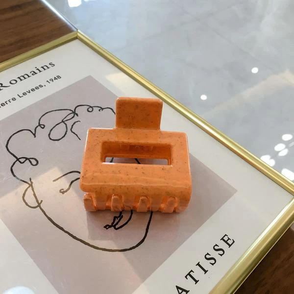 Anorak Pastel Orange Speckled Claw Clip 1 Anorak Pastel Orange Speckled Claw Clip