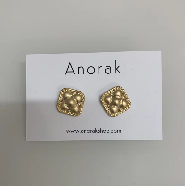 Anorak 15 K Gold Matt Stud Quilted Earrings 1 Anorak 15 K Gold Matt Stud Quilted Earrings