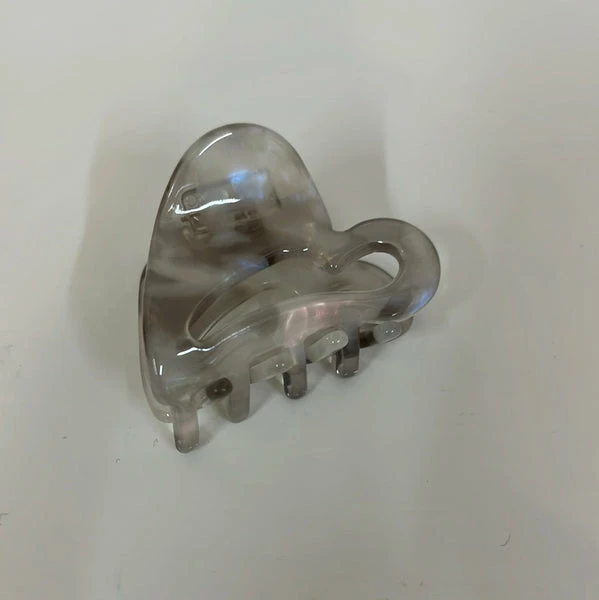 Anorak Heart Claw Clip Iridescent Grey 1 Anorak Heart Claw Clip Iridescent Grey