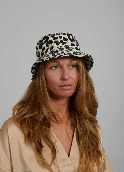 Anorak Coster Copenhagen Leopard Print Bucket Hat 1 Anorak Coster Copenhagen Leopard Print Bucket Hat