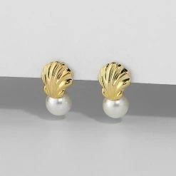 Anorak 18 K Gold Plated On Brass Shell With Pearl Drop Earring