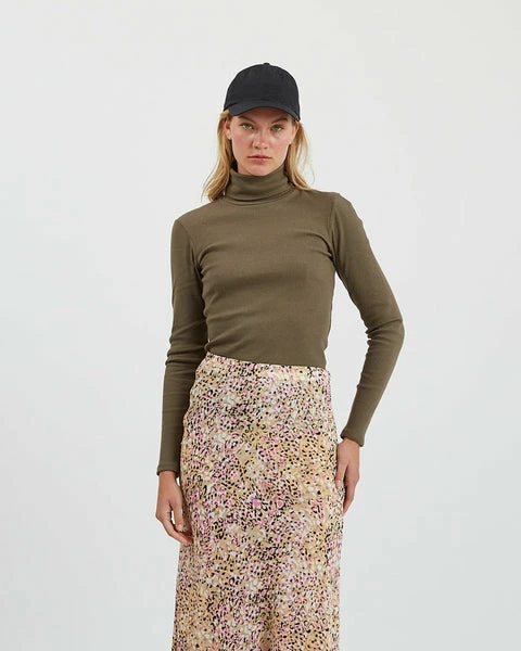 Anorak Minimum Rolli Roll Neck Polo Ribbed Tigers Eye Olive Modal 3 Anorak Minimum Rolli Roll Neck Polo Ribbed Tigers Eye Olive Modal