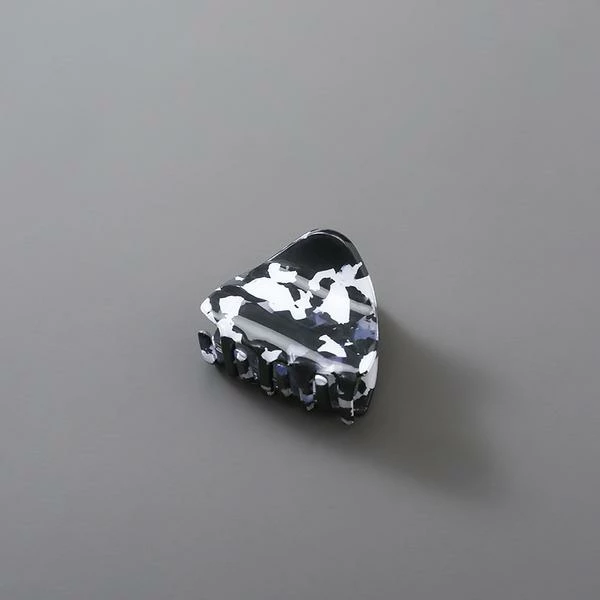 Anorak Acrylic Hair Claw 4.5 Cm Black And White 1 Anorak Acrylic Hair Claw 4.5 Cm Black And White
