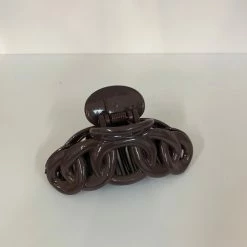 Anorak Shiny Twisted Claw Clip Dark Brown